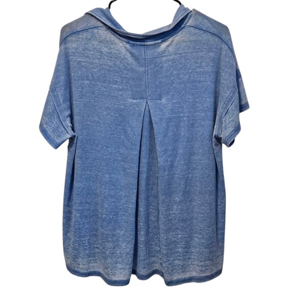 Jane + Delancey Chambray Blue Wash Top Size M Collared V-Neck Short Sleeve - Picture 2 of 4